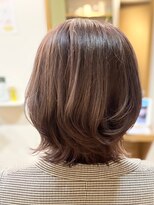 フリージア(freesia) 30代40代50代/ふんわりミディアム/ツヤ髪スタイル