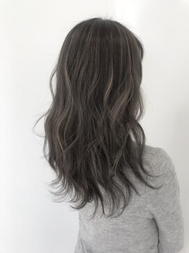 クオン(Kuon) グレージュなデザインハイライト×ミディアムレイヤー