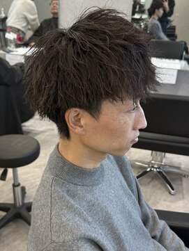 リオールバイニアウ(RE:ALL by Niau) MEN’S HAIR/波巻ツイストスパイラル/フェザーパーマ/新田