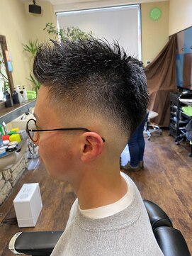 ヘア リーフ(Hair Leaf) スキンフェードモヒ