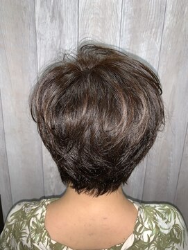 えほん美容室 綺麗め大人ショート