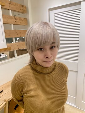 エイト新宿店(EIGHT shinjuku) ミルキーホワイトカラーEIGHT shinjuku  新宿店 【エイト】 阿部