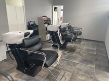 シャンプーブースもゆったり広々♪