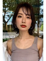 20代30代大人可愛いグレージュカラー斜めバングショートボブ