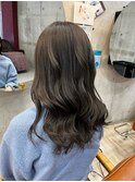 オリーブグレージュ