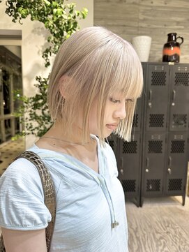 ヲタク(wotaku.) ミルクティーベージュ切りっぱなしボブハイトーンカラー
