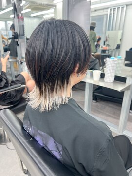 キバ(kva) ▽□□▽ウルフカットインナーカラー