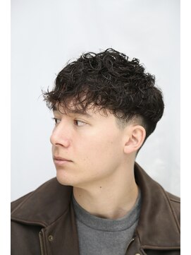 カーウォッシュバーバー(CARWASH BARBER) ナチュラルフェードスペインカールスタイル