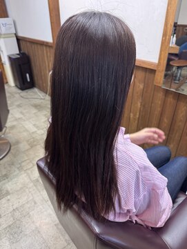 美容室 アーク 問答無用の艶々ストレートにする為には、至高の縮毛矯正が最適。