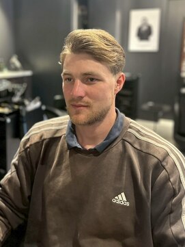 ザマンリバレッジニューヨーク(THE MAN LeverageNewYork) 大人外国人風メンズサイドパートフェード:安良城 瑠夏