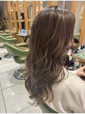 透明感ベージュ×ゆる巻きロング