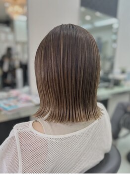 ブラッシュ 髪の館(BRUSH)の写真/【完全マンツーマン】最初から最後まで1人のスタイリストが担当。大型店が苦手な方もゆったり過ごせます◎