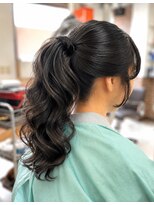 カットハウス はさみの部屋&nbsp;ポニーテールで魅せる♪ 大人可愛いゆるふわアレンジ