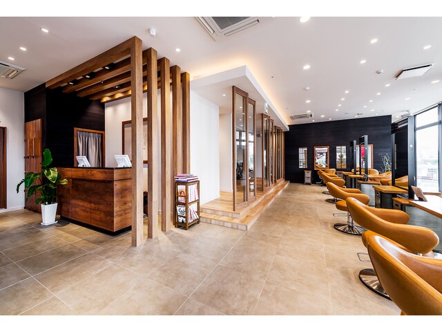 アース 浦添店(HAIR & MAKE EARTH)　