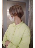 タイトな前下がりショートスタイル