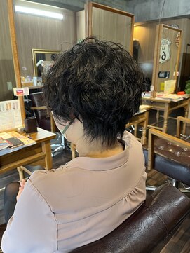 ニカ(NIKA) レディースハードパーマショートスタイル