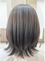 カットハウス はさみの部屋&nbsp;ミディアムボブ/低めレイヤー/くびれ/フォギーアッシュ/前髪あり