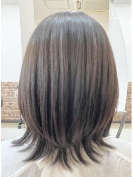 カットハウス はさみの部屋 ミディアムボブ/低めレイヤー/くびれ/フォギーアッシュ/前髪あり