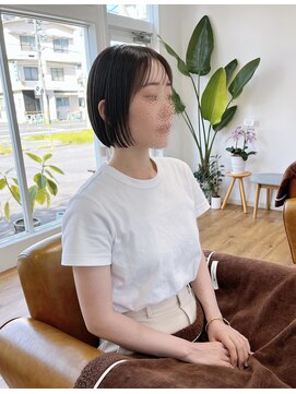 コムヘアー(COM HAIR) ミニボブ。アッシュブラウン。