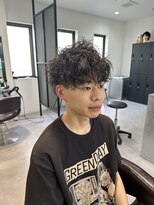 カルロイースタイル(CARLO e-style)&nbsp;波巻きツイストスパイラルパーマ刈り上げマッシュ