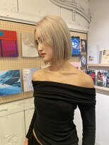 ルーム(Loom.)&nbsp;ハイトーンボブ ブロンドボブ ぱっつん前髪 切りっぱなしボブ