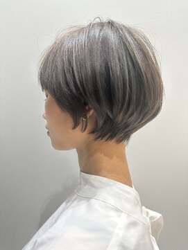メゾンブラン アヴェダ(Maison Blanc AVEDA) くびレイヤーショート　グレージュカラー
