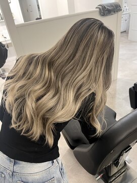 ヴィア 京都烏丸(Via) 20代30代ハイトーンレイヤーカット髪質改善ブリーチ