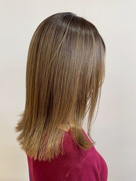 透明感マロンベージュ/ミディアム/レイヤーカット