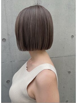 黒髪/クラゲヘアー/オリーブグレー/小顔/ココアベージ ユ/伊勢崎