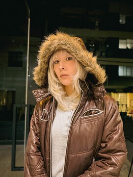 ベック(BECK) ハイレイヤー/ホワイトカラー/ブロンドヘア