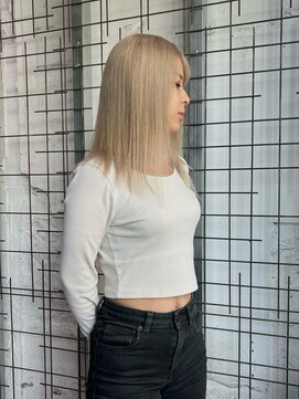 ウム(UMM) white milk tea beige