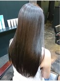 ツヤ髪が映える、大人ストレート