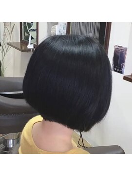 エム クゥール m.coeur 前下りボブ