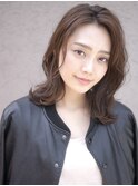 ハイライトで柔らかな表情のくびれミディ