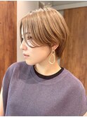 前髪長めの前下がりハンサムショート青山表参道