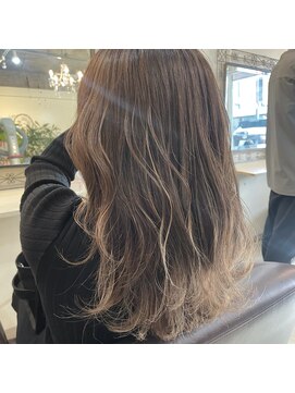 ヘアーデザイニング アルドール ゆるウェーブ