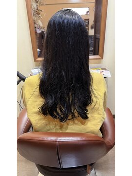 ビヨウシツ チャーリー クセは封印、動きは解放。根本ストレート＋毛先パーマ