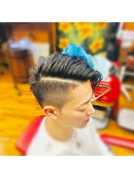 サンアンドマーリィズバーバー 駅前店(SON&MARLEY'S BAR BER) 外国人風ハードパートフェード