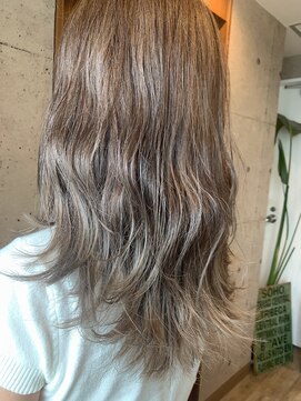 リラ バイ クオーレ(LIRA by CUORE) ソフトグレージュ