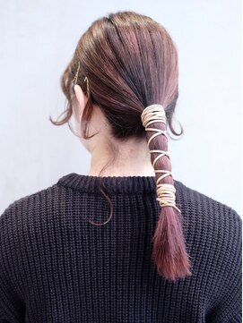 アルバム 銀座(ALBUM GINZA) 紐アレンジ_ウェーブパーマフォギーベージュ耳かけ_ba290283