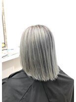アクルヘアーバイテソロ(AKUR hair by tesoro)&nbsp;ホワイトシルバー