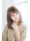 ヌーディーベージュのゆるふわミックスカール