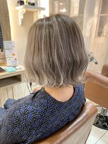 エイミーバイアフロート(amie by afloat) 外国人風!人気のブロンドヘア