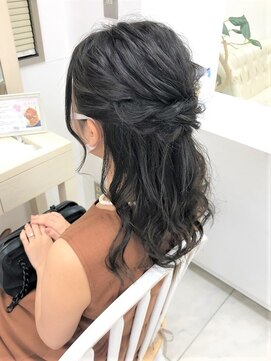 リサ 恵比寿(risa.) ねじりのハーフアップ