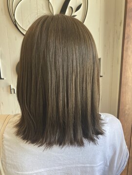 イコウヘアデザイン(icou hair design) 涼しげな印象に☆ミントベージュ×外ハネミディ