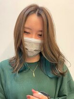 アチーブ ヘア デザイン(achieve hair design)&nbsp;アッシュベージュ×鮮やかグリーンインナーカラー寒色系