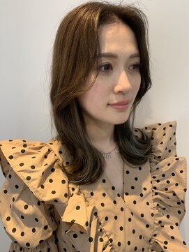 シェノン 西梅田(CHAINON) グレーベージュ/レイヤーロング/黒髪/レイヤーカット