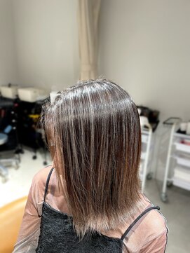 ホワイトストーン WHITE STONE 熊本コントラストハイライトツヤ髪20代ヘアカラー外ハネボブ