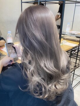 ラヴィズム 長岡店(LUVISM) ミルクティーベージュダブルカラーブリーチ新潟長岡