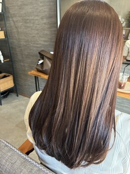 カラーやパーマで傷んだ髪に最適!!こだわりのトリートメントで、髪の内側から補修して、弾む潤ツヤ髪に♪